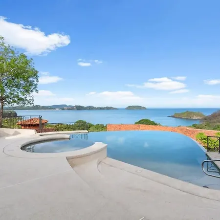 3-Bd Ocean-View Condo, Walk To Beach