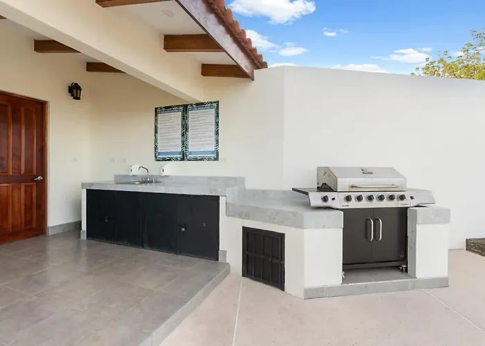 Stylish With Brand-new Furniture, Panoramic Ocean Views, And Infinity Swimming Pool & Hot Tub Hébergement de vacances Potrero (Guanacaste)