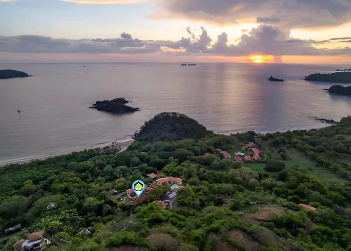 Stylish With Brand-new Furniture, Panoramic Ocean Views, And Infinity Swimming Pool & Hot Tub Potrero (Guanacaste)