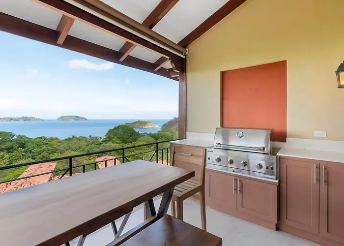 Stylish With Brand-new Furniture, Panoramic Ocean Views, And Infinity Swimming Pool & Hot Tub Potrero (Guanacaste)