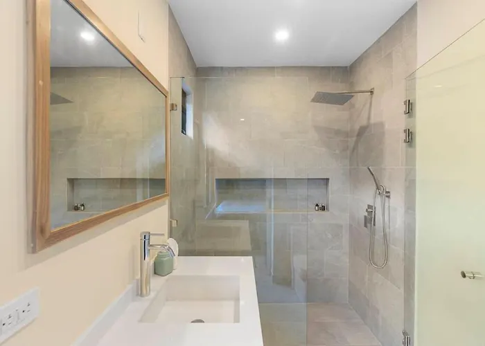 Stylish With Brand-new Furniture, Panoramic Ocean Views, And Infinity Swimming Pool & Hot Tub Potrero (Guanacaste)