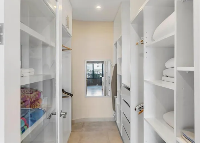 Stylish With Brand-new Furniture, Panoramic Ocean Views, And Infinity Swimming Pool & Hot Tub Hébergement de vacances