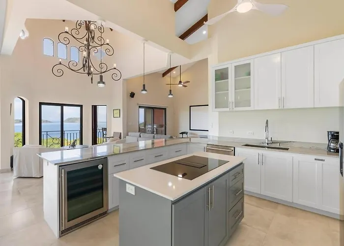 Stylish With Brand-new Furniture, Panoramic Ocean Views, And Infinity Swimming Pool & Hot Tub