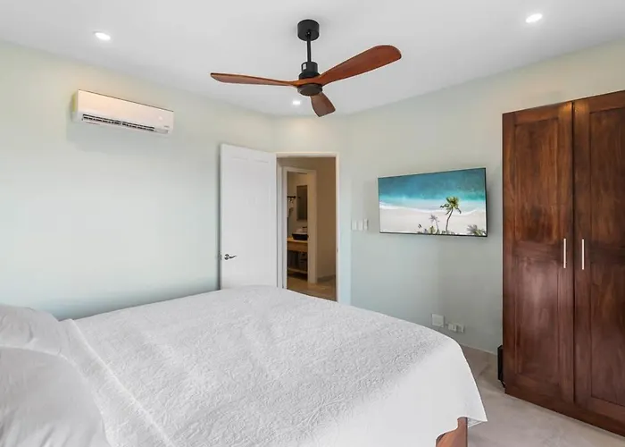 Hébergement de vacances Stylish With Brand-new Furniture, Panoramic Ocean Views, And Infinity Swimming Pool & Hot Tub *