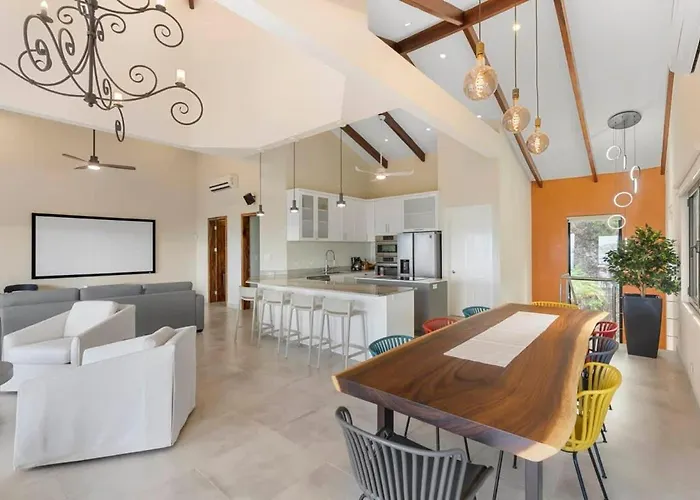 Stylish With Brand-new Furniture, Panoramic Ocean Views, And Infinity Swimming Pool & Hot Tub Hébergement de vacances *