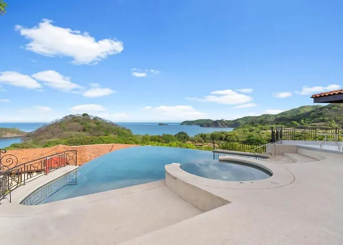 Stylish With Brand-new Furniture, Panoramic Ocean Views, And Infinity Swimming Pool & Hot Tub Hébergement de vacances Potrero (Guanacaste)