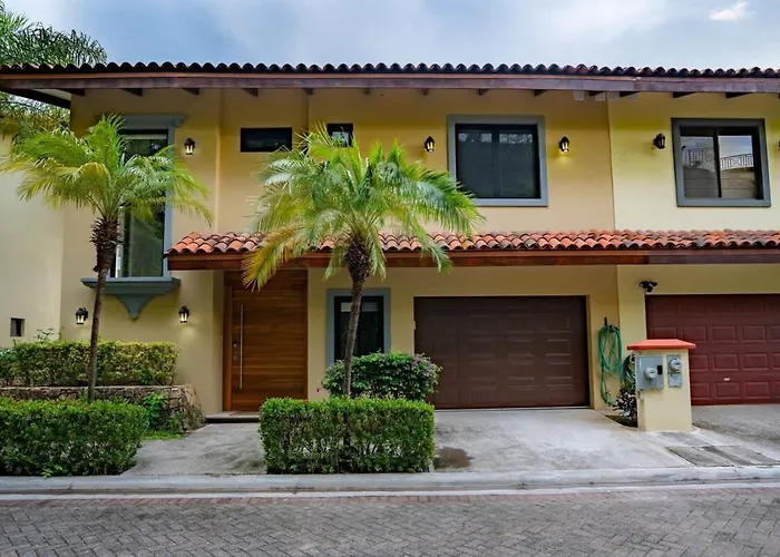 Stylish With Brand-new Furniture, Panoramic Ocean Views, And Infinity Swimming Pool & Hot Tub Potrero (Guanacaste)